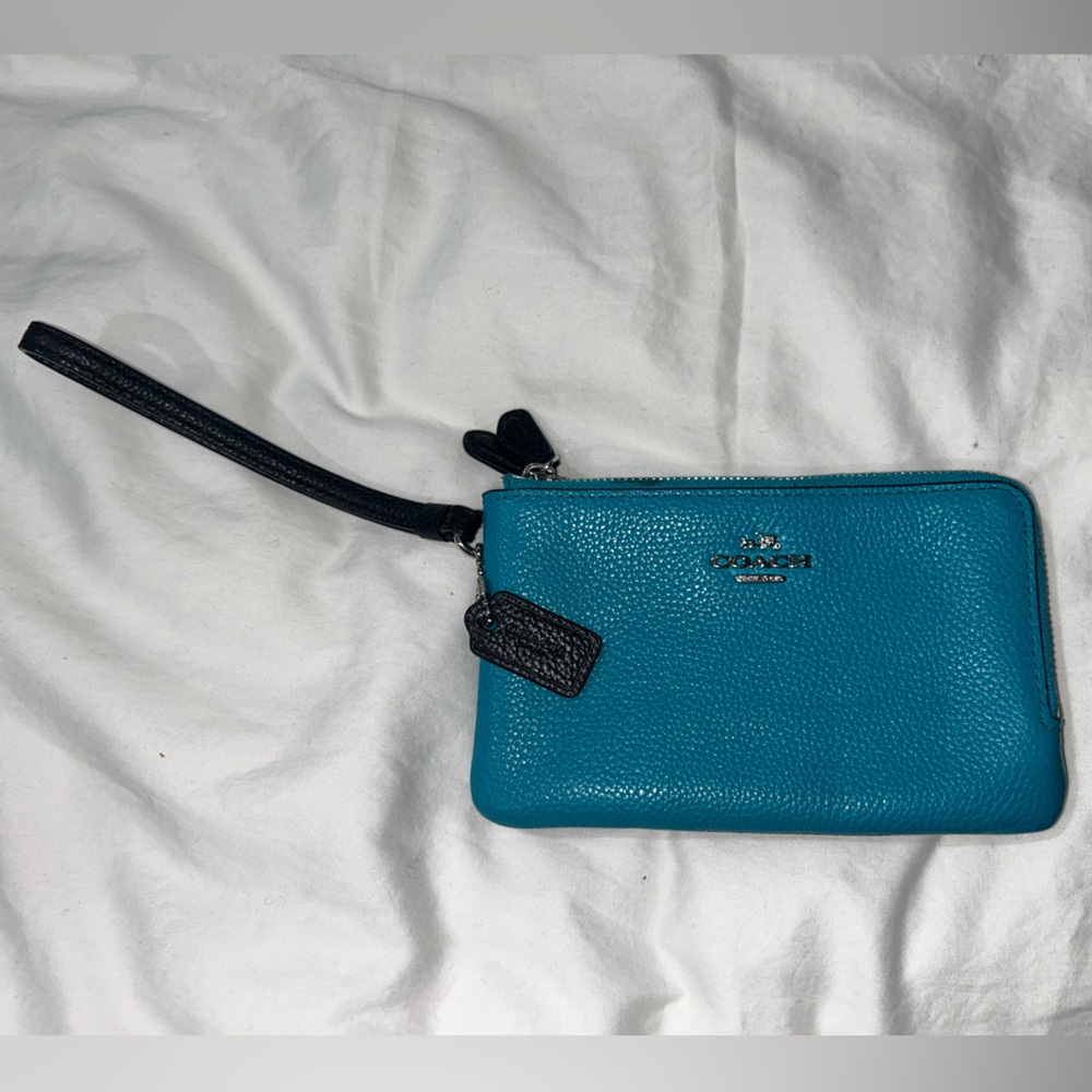 Coach wristlet - Picture 4 of 8